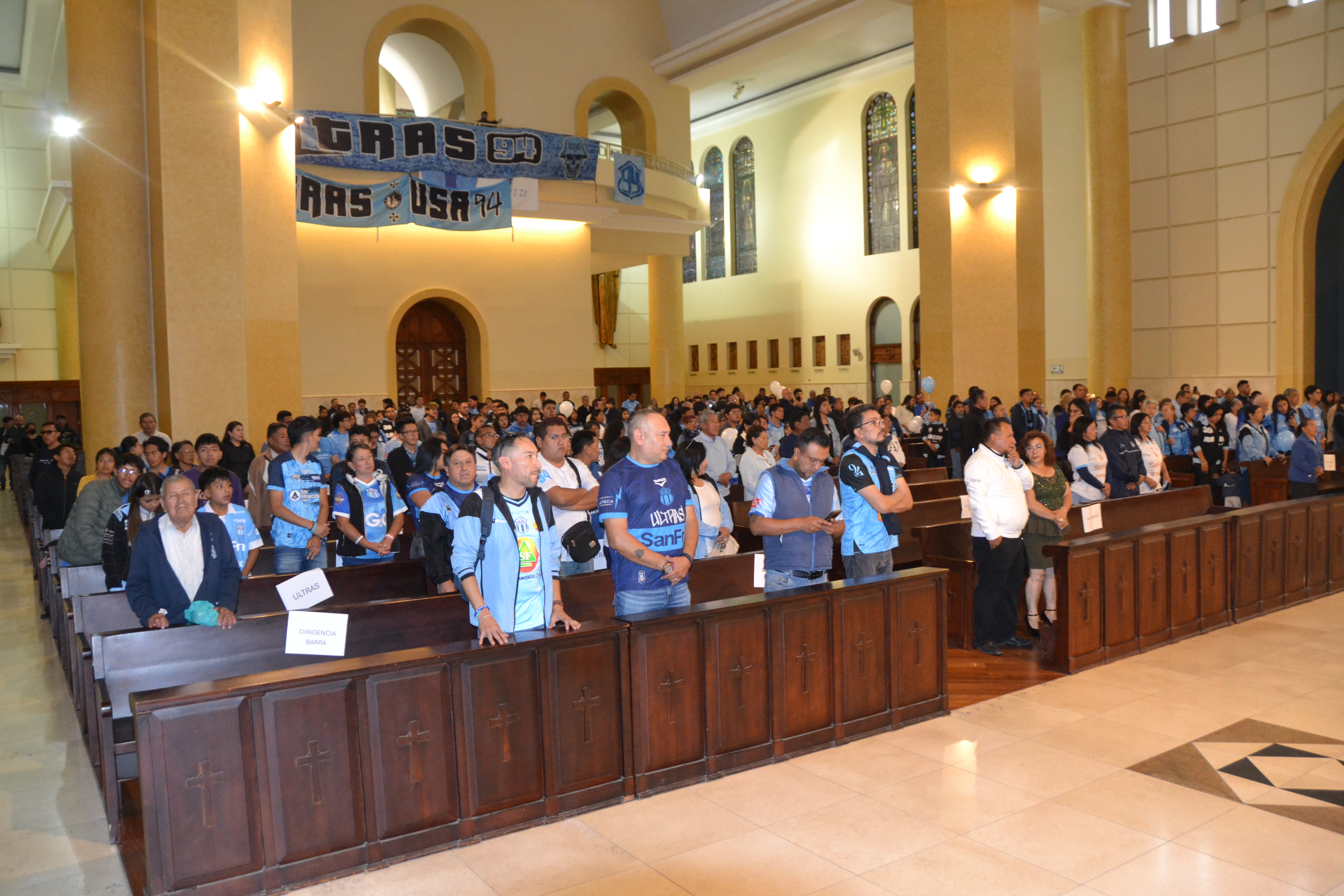 Una importante concurrencia tuvo esta celebración religiosa. (Foto: Ambateñito ec.)