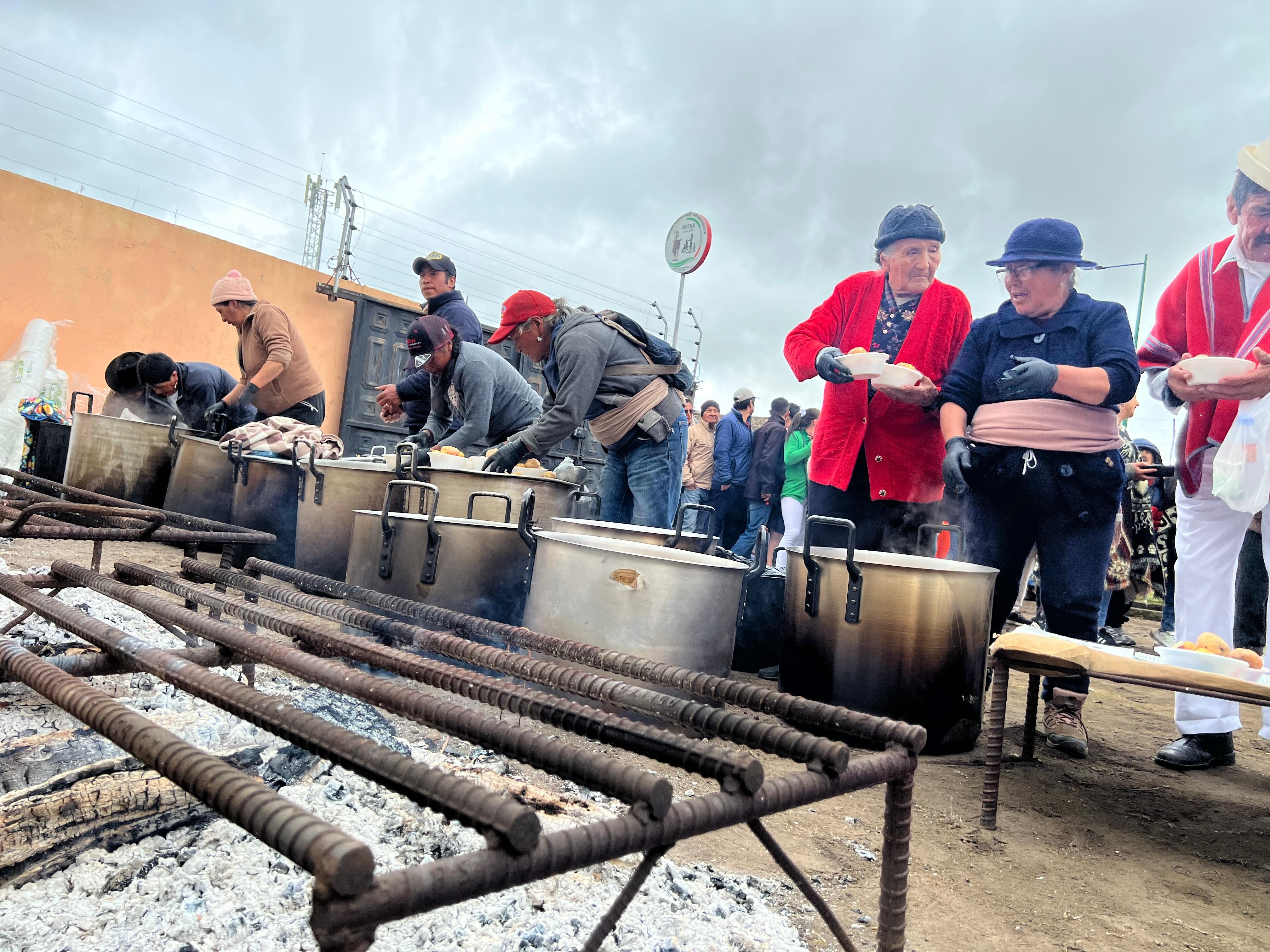 También se comparte el tradicional cariucho, con los participantes y asistentes a la fiesta