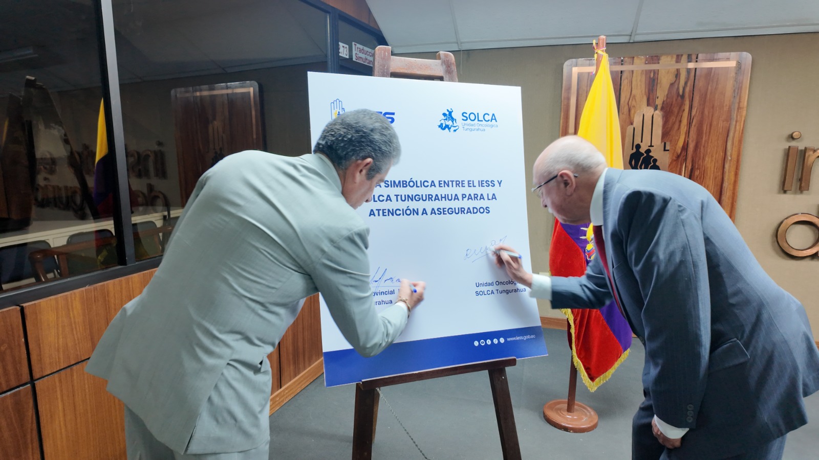 Solca Tungurahua y el IESS renuevan convenio para atenciones en salud